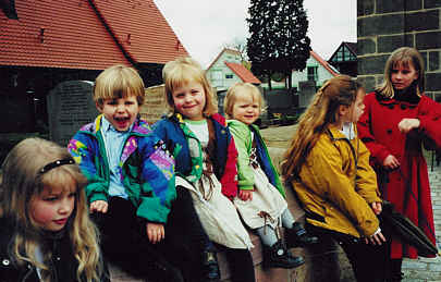 einige Kinder der Silbernen Konfirmanden und Konfimrandinnen